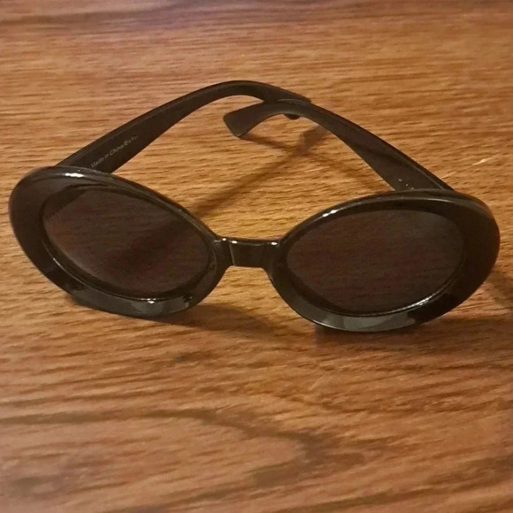 Fashion Sunglasses | One Size | Black | Gently worn | No visible scratches - Picture 2 of 7